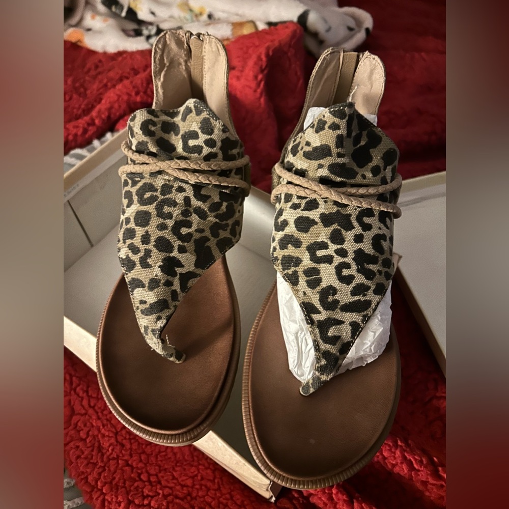 Boutique sandals size 8